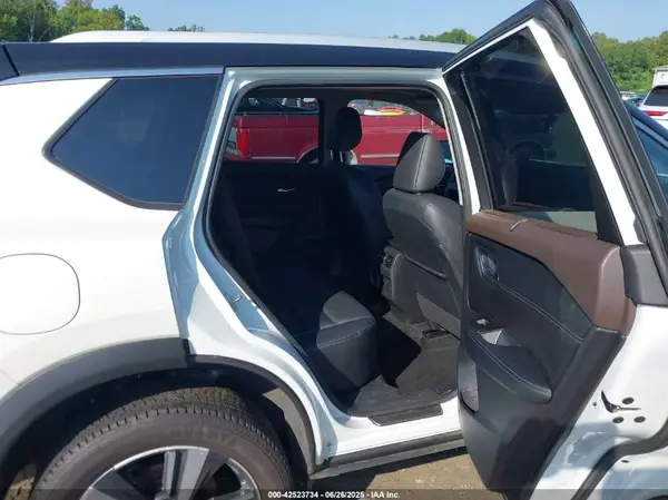 JN8BT3CB8PW186526 2023 NISSAN ROGUE - Image 8