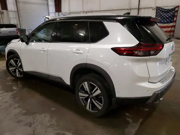 JN8BT3CB8RW439752 2024 NISSAN ROGUE - Image 2