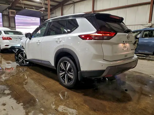 JN8BT3CB9RW177482 2024 NISSAN ROGUE - Image 2