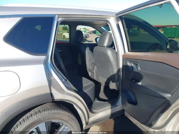 2023 NISSAN ROGUE auction photo 8