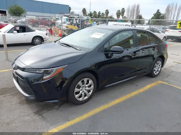 JTDB4MEE3T3037622 2026 TOYOTA COROLLA - Image 2
