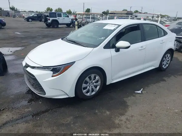 JTDB4MEE8PJ010367 2023 TOYOTA COROLLA - Image 2