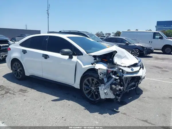 JTDBCMFE0R3031061 2024 TOYOTA COROLLA - Image 1