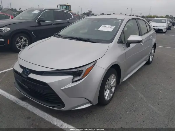 JTDBCMFE0R3032050 2024 TOYOTA COROLLA - Image 2