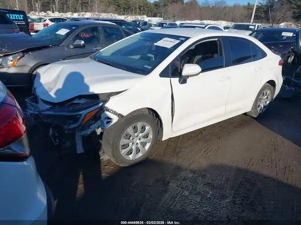 JTDBCMFE0R3038222 2024 TOYOTA COROLLA - Image 2