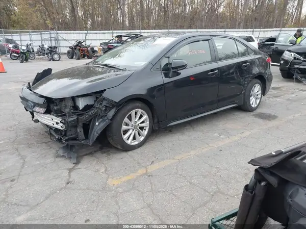 JTDBCMFE0R3038673 2024 TOYOTA COROLLA - Image 2