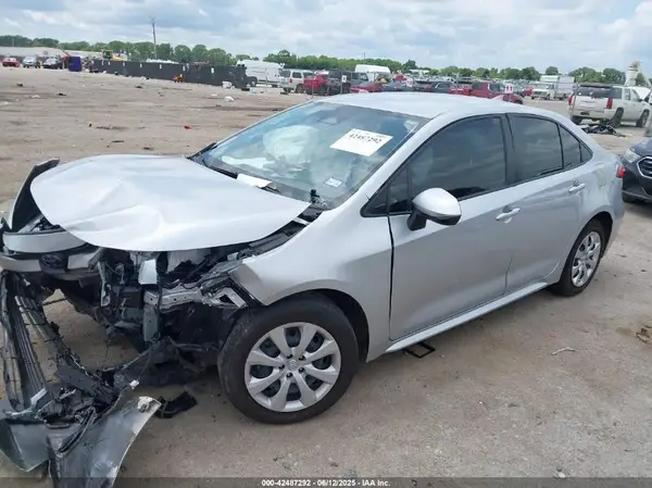 JTDBCMFE0R3039323 2024 TOYOTA COROLLA - Image 2