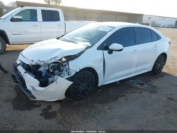 JTDBCMFE0R3041945 2024 TOYOTA COROLLA - Image 2