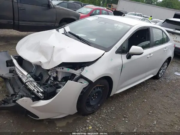 JTDBCMFE0R3042867 2024 TOYOTA COROLLA - Image 2