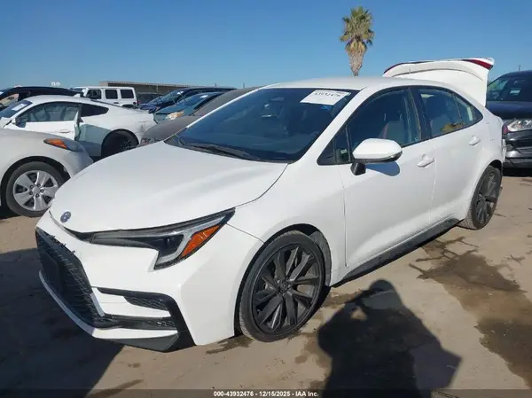 JTDBCMFE0R3044778 2024 TOYOTA COROLLA - Image 2