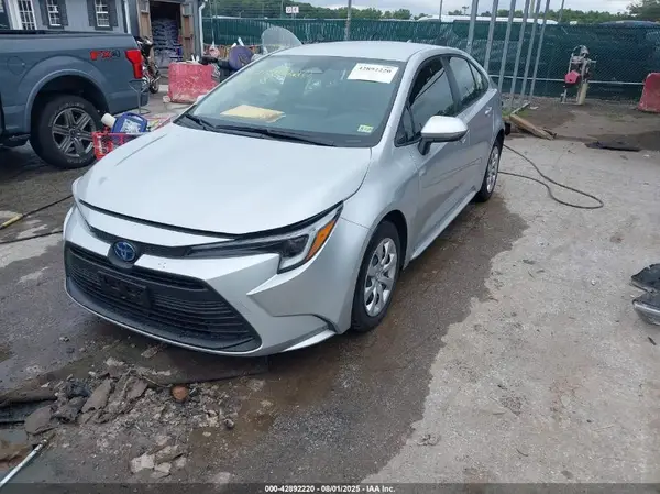 JTDBCMFE0R3049138 2024 TOYOTA COROLLA - Image 2