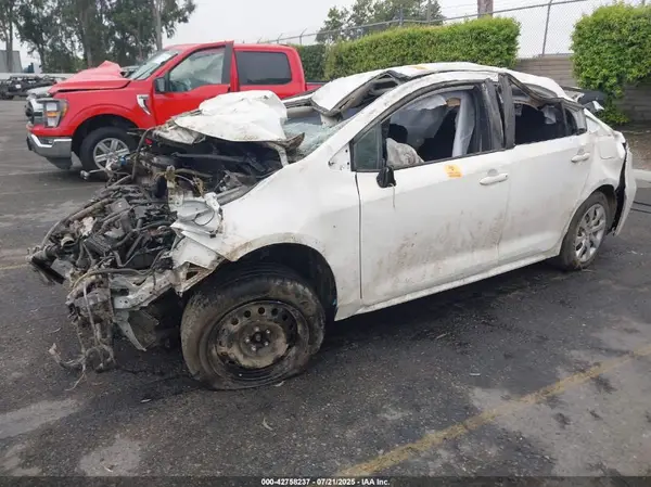 JTDBCMFE0R3050449 2024 TOYOTA COROLLA - Image 2