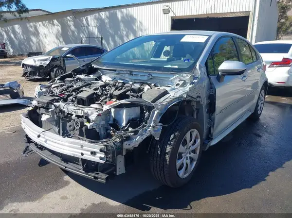 JTDBCMFE0R3058051 2024 TOYOTA COROLLA - Image 2