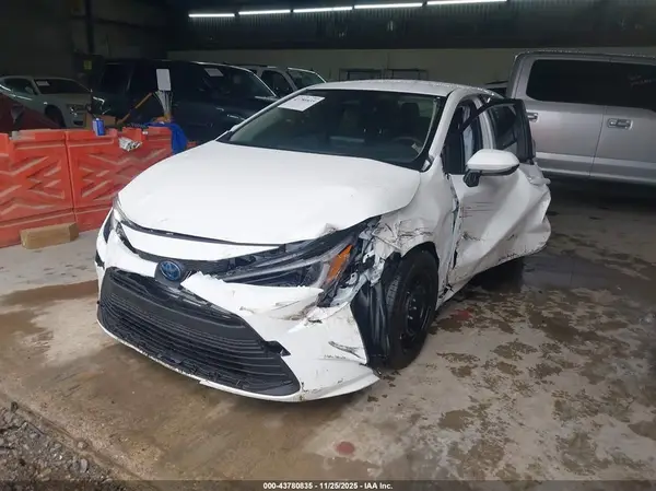 JTDBCMFE0S3107237 2025 TOYOTA COROLLA - Image 2