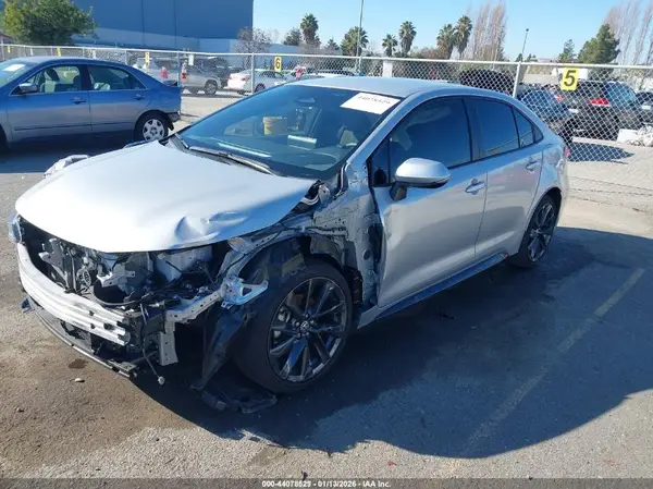 JTDBCMFE1R3031392 2024 TOYOTA COROLLA - Image 2