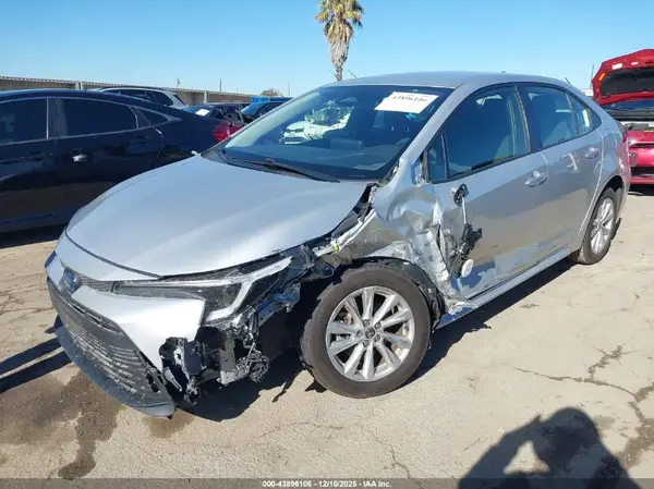 JTDBCMFE1R3033059 2024 TOYOTA COROLLA - Image 2