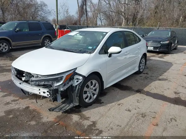 JTDBCMFE1R3041520 2024 TOYOTA COROLLA - Image 2