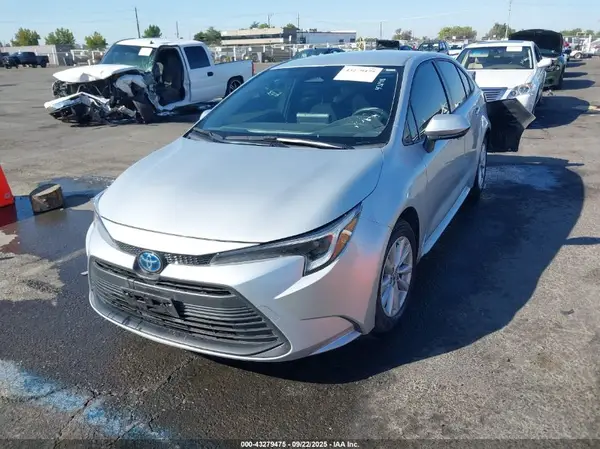 JTDBCMFE1R3051545 2024 TOYOTA COROLLA - Image 2