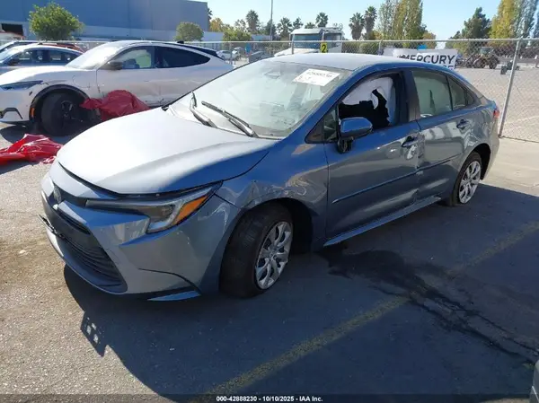 JTDBCMFE1R3055529 2024 TOYOTA COROLLA - Image 2