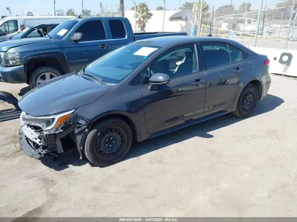 JTDBCMFE1R3055644 2024 TOYOTA COROLLA - Image 2
