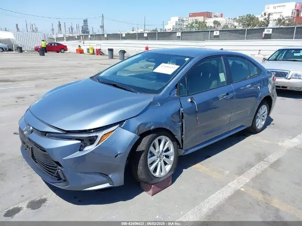 JTDBCMFE1S3070182 2025 TOYOTA COROLLA - Image 2