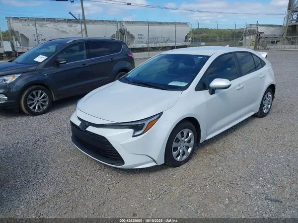 JTDBCMFE1S3084499 2025 TOYOTA COROLLA - Image 2