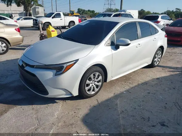 JTDBCMFE2R3048539 2024 TOYOTA COROLLA - Image 2