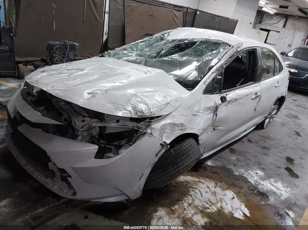 JTDBCMFE2R3055734 2024 TOYOTA COROLLA - Image 2