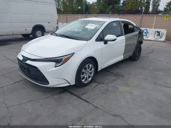 JTDBCMFE2S3075925 2025 TOYOTA COROLLA - Image 2