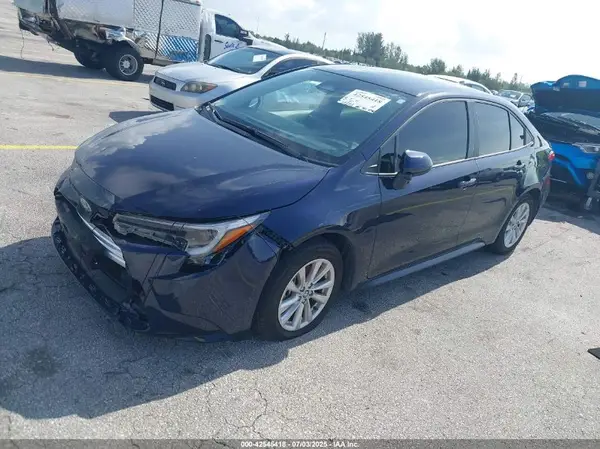 JTDBCMFE2S3083846 2025 TOYOTA COROLLA - Image 2