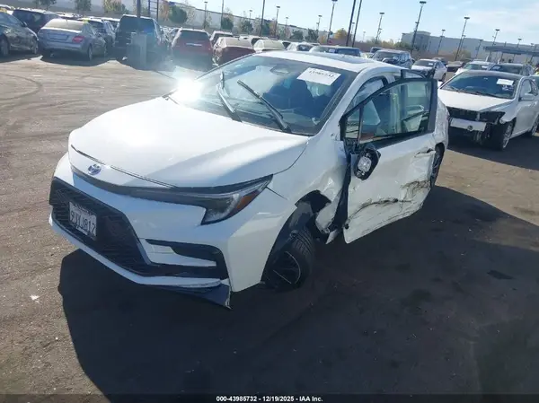 JTDBCMFE2S3105411 2025 TOYOTA COROLLA - Image 2