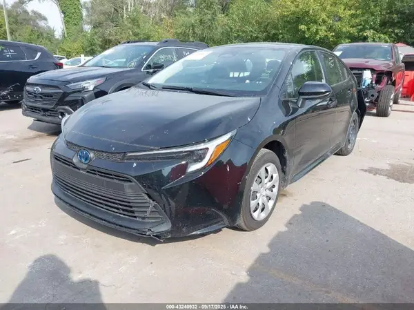 JTDBCMFE2SJ038076 2025 TOYOTA COROLLA - Image 2