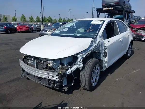 JTDBCMFE3R3035184 2024 TOYOTA COROLLA - Image 2