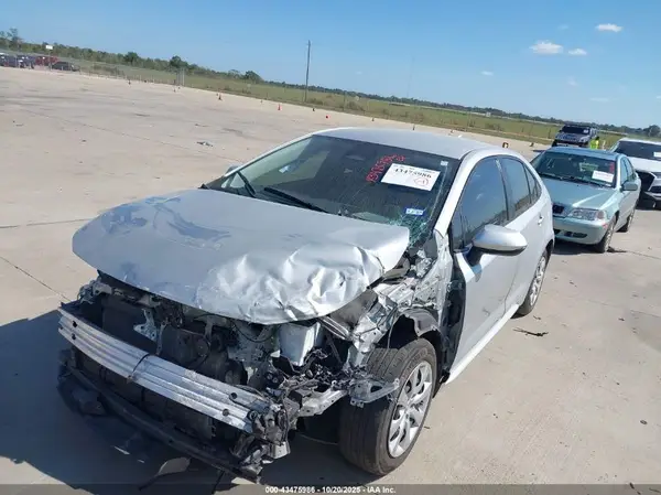 JTDBCMFE3R3035749 2024 TOYOTA COROLLA - Image 2