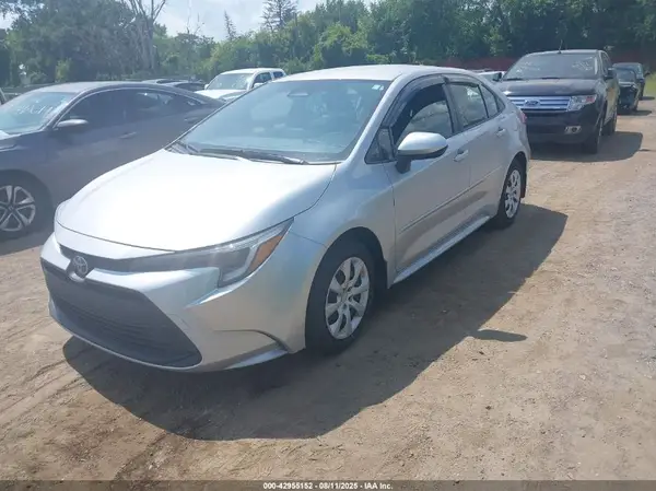 JTDBCMFE3R3040675 2024 TOYOTA COROLLA - Image 2