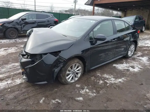 JTDBCMFE3R3061879 2024 TOYOTA COROLLA - Image 2