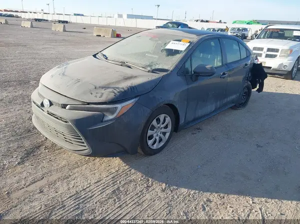JTDBCMFE3S3082415 2025 TOYOTA COROLLA - Image 2