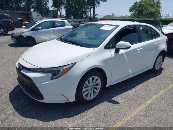 JTDBCMFE3S3096041 2025 TOYOTA COROLLA - Image 2