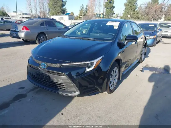 JTDBCMFE3S3105675 2025 TOYOTA COROLLA - Image 2