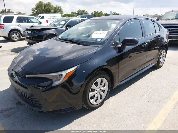 JTDBCMFE4R3033220 2024 TOYOTA COROLLA - Image 2