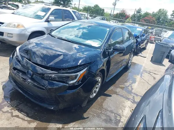 JTDBCMFE4R3033864 2024 TOYOTA COROLLA - Image 2