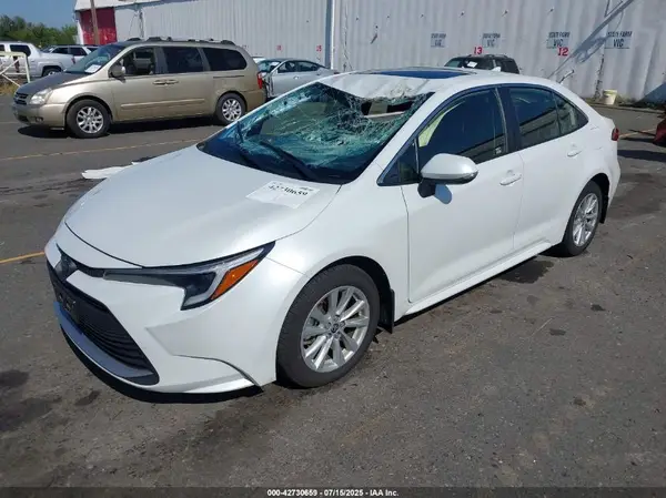 JTDBCMFE4R3051104 2024 TOYOTA COROLLA - Image 2