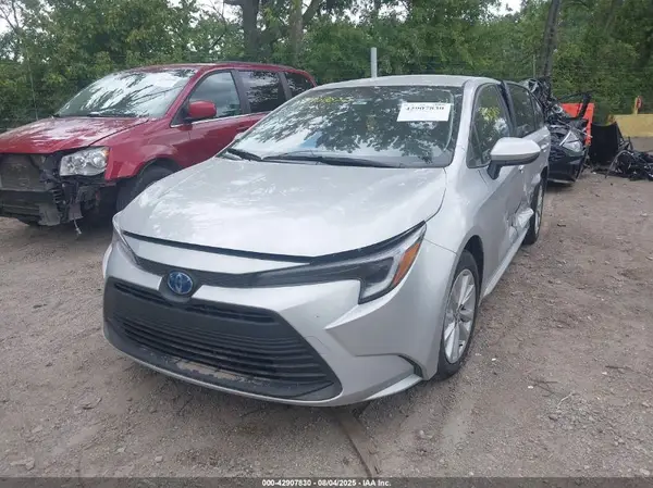 JTDBCMFE4S3084450 2025 TOYOTA COROLLA - Image 2