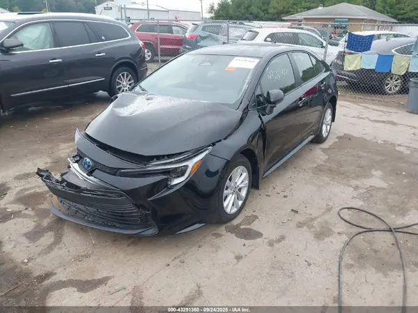 JTDBCMFE4S3100243 2025 TOYOTA COROLLA - Image 2