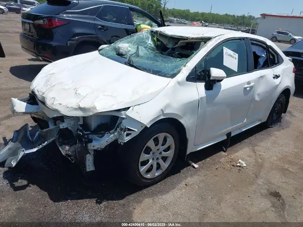 JTDBCMFE4SJ046566 2025 TOYOTA COROLLA - Image 2