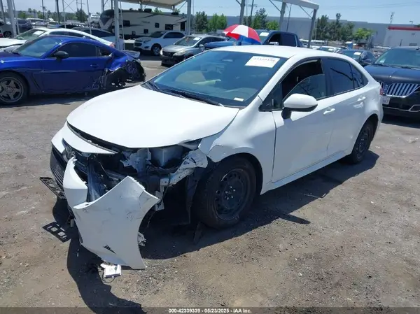 JTDBCMFE5PJ015768 2023 TOYOTA COROLLA - Image 2