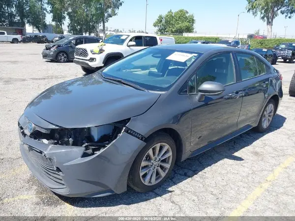 JTDBCMFE5S3084554 2025 TOYOTA COROLLA - Image 2