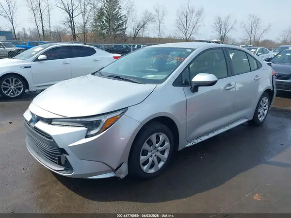 JTDBCMFE5S3098437 2025 TOYOTA COROLLA - Image 2
