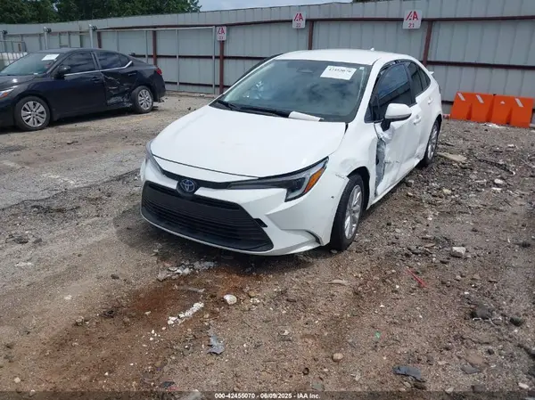 JTDBCMFE5SJ043191 2025 TOYOTA COROLLA - Image 2