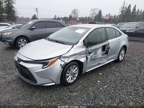 JTDBCMFE6R3028441 2024 TOYOTA COROLLA - Image 2